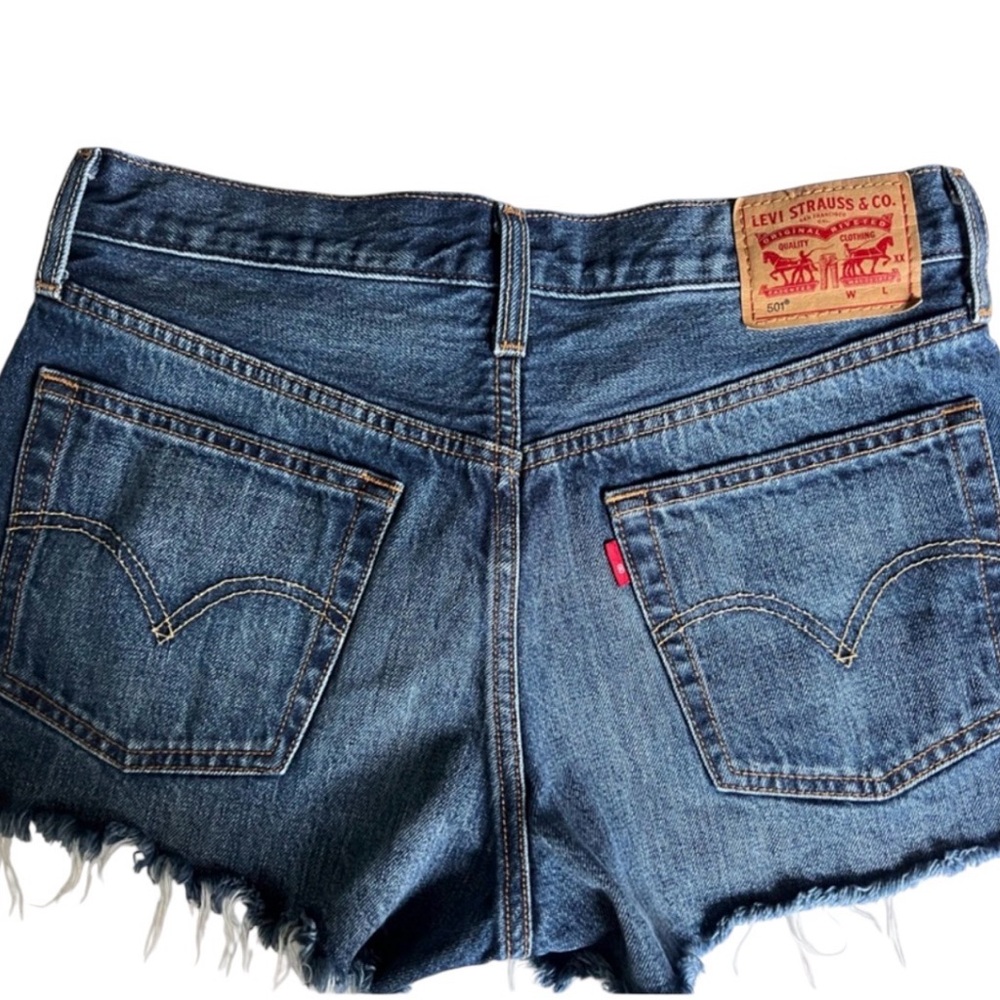 Levi’s 501 mid-rise cutoff jean shorts medium wash with cherry embroidery Sz 27 - Picture 9 of 16